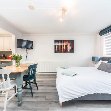 10 Boutique Studio Apartment Near Tube - Quiet Location Little Missenden Εξωτερικό φωτογραφία