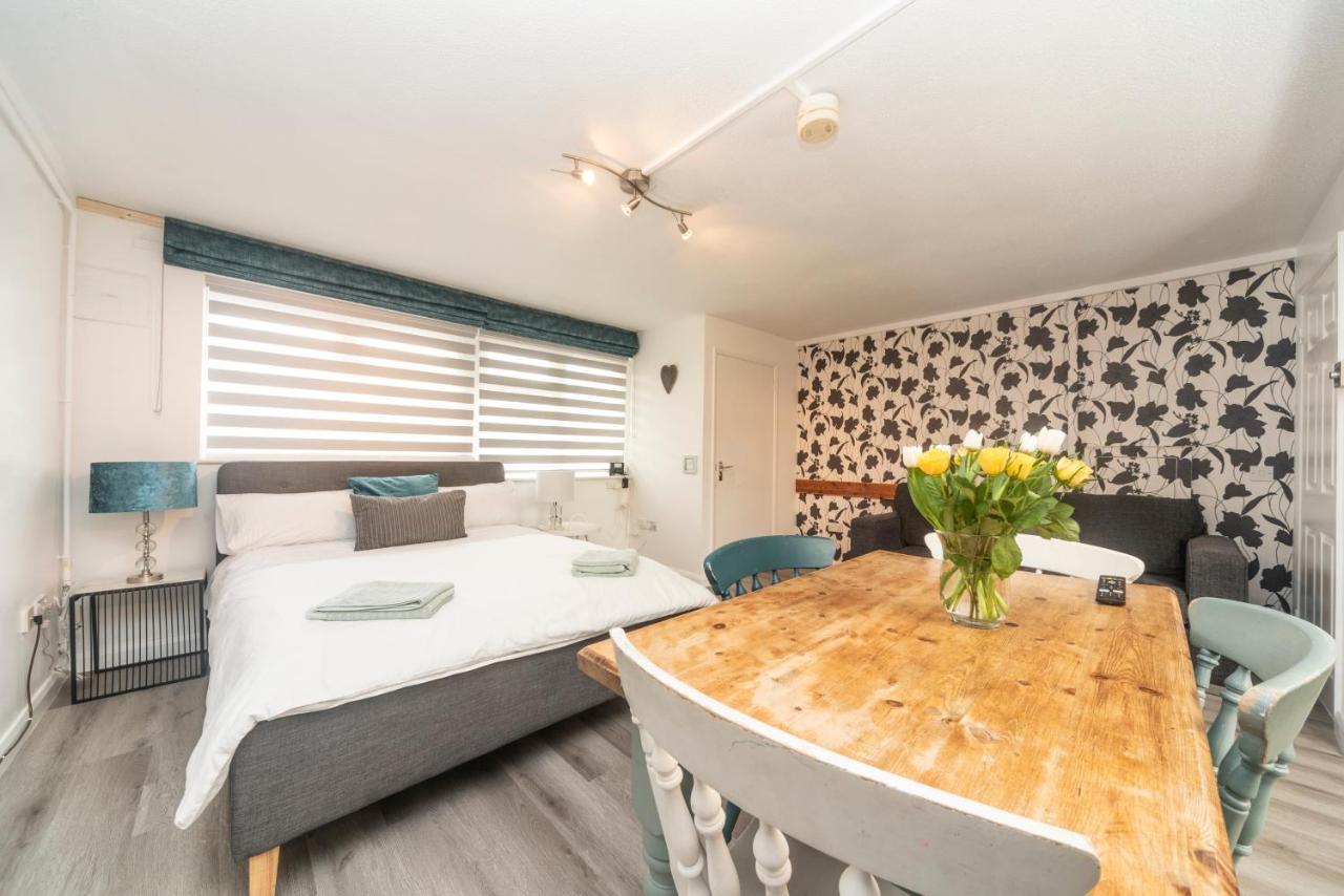 10 Boutique Studio Apartment Near Tube - Quiet Location Little Missenden Εξωτερικό φωτογραφία