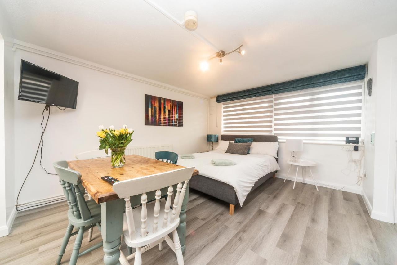 10 Boutique Studio Apartment Near Tube - Quiet Location Little Missenden Εξωτερικό φωτογραφία