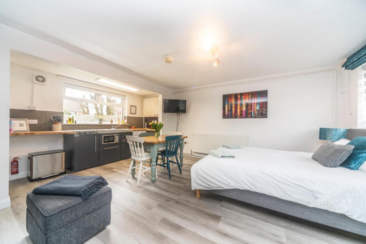 10 Boutique Studio Apartment Near Tube - Quiet Location Little Missenden Εξωτερικό φωτογραφία